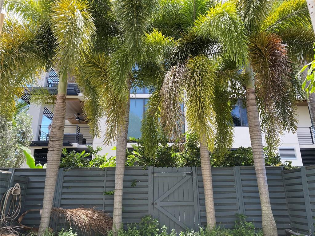 Island Club - Residential