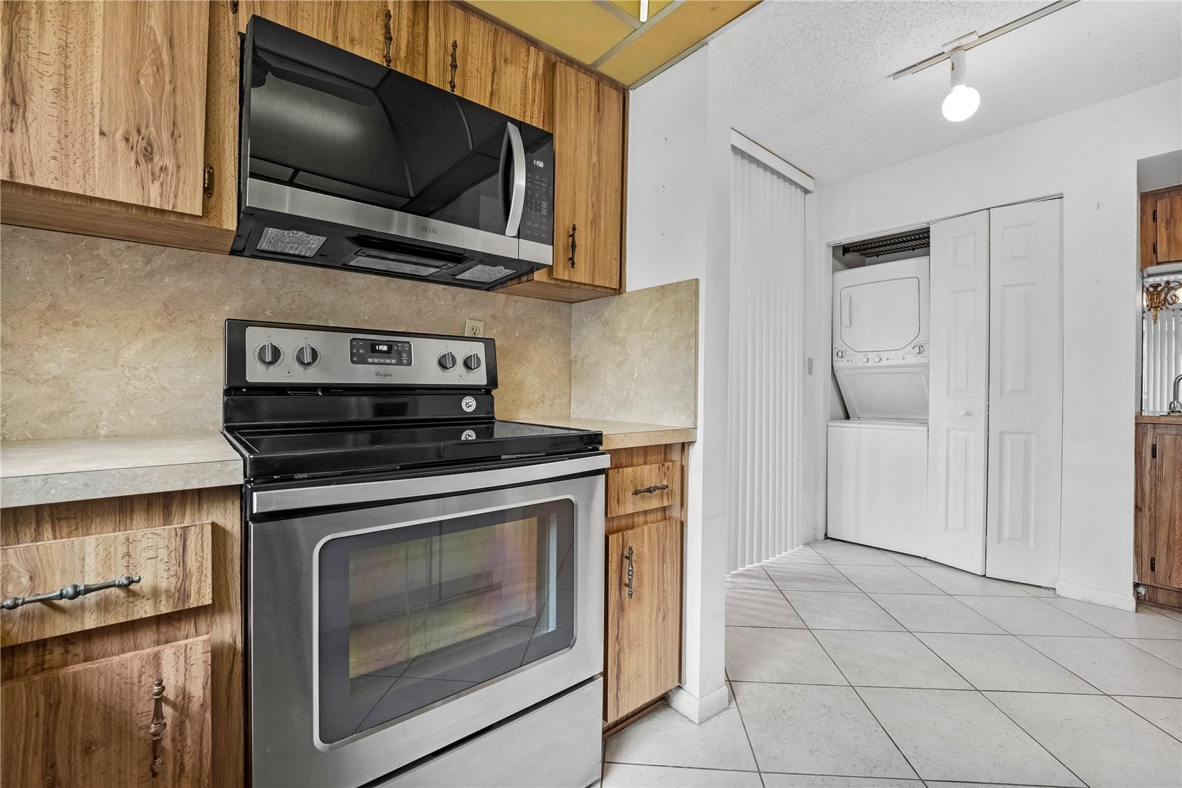 Colony Point - Residential