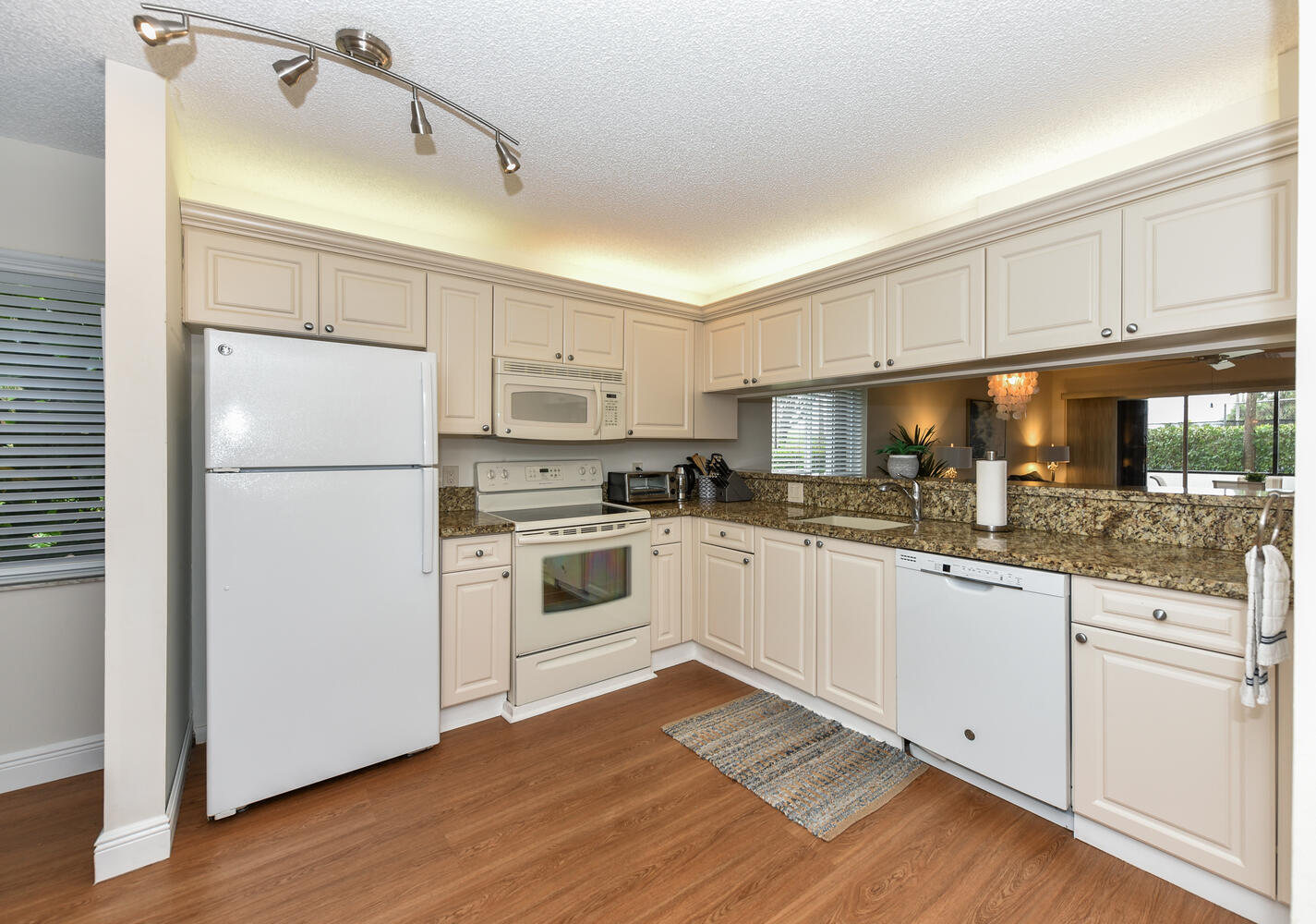 Jupiter Bay East - Residential