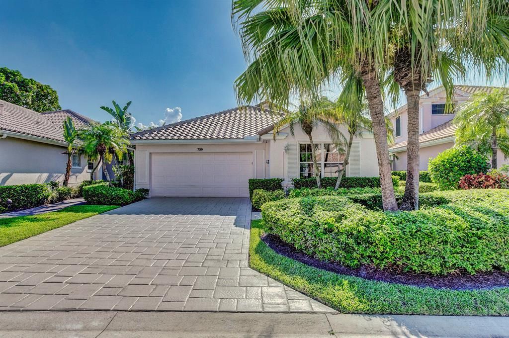 Photo of 730 Pinehurst Way, Palm Beach Gardens, FL 33418 (MLS # R10801230)