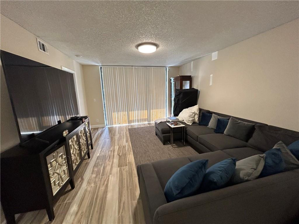 GRAND OASIS - Residential Lease