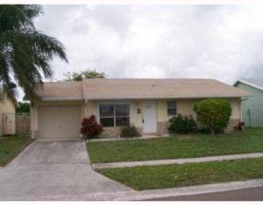 Newly tiled 3 bedroom home in well established neighborhood. Home accepts pet please provide photo of pet to find pet fee involved. Get out walk the neighborhood really nice home.