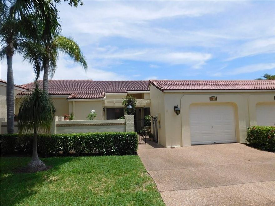 Lovely 2 bedroom, 2 bathroom Villa with spectacular Golf Course view! Courtyard entry. Features include a completely remodeled kitchen & bathrooms. Tile throughout and wood floors in bedrooms.  Large open living space with vaulted ceilings! Screened patio with beautiful golf view. 1-car attached garage & accordion storm shutters. Deer Creek is an ideally located golf community with spectacular golf & lake views! It’s a country club atmosphere without the country club expenses! No mandatory membership!