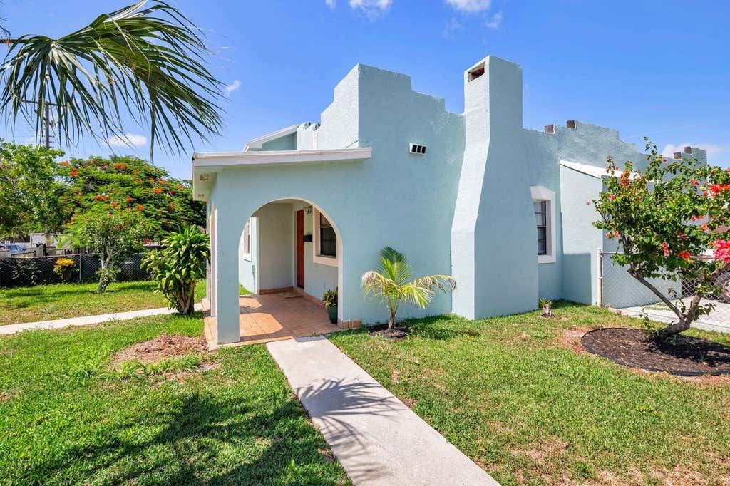 Photo of 5003 Garden Avenue, West Palm Beach, FL 33405 (MLS # B26055566)