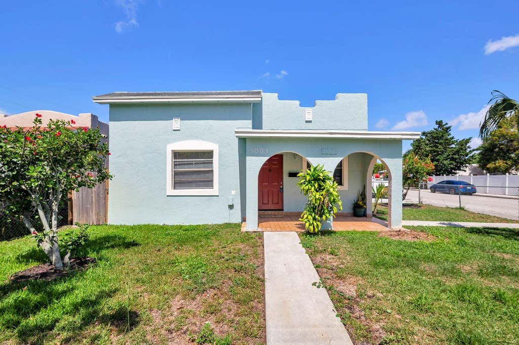 Photo of 5003 Garden Avenue, West Palm Beach, FL 33405 (MLS # B26055566)