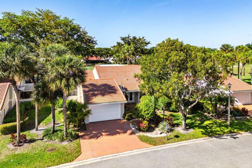 Photo of 19 Glens Drive W, Boynton Beach, FL 33436 (MLS # R11074152)