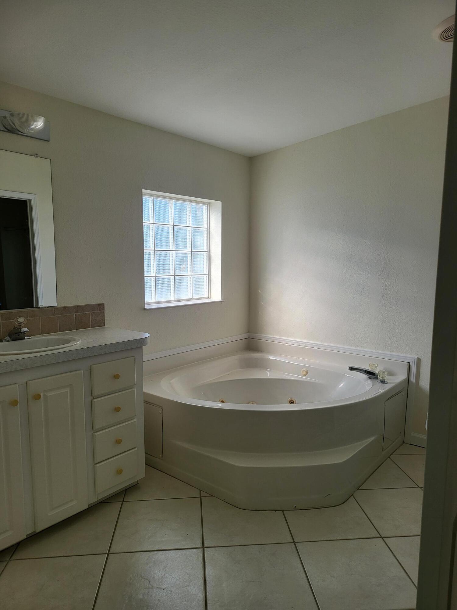 THE LINKS AT SAVANNA CLUB - Residential