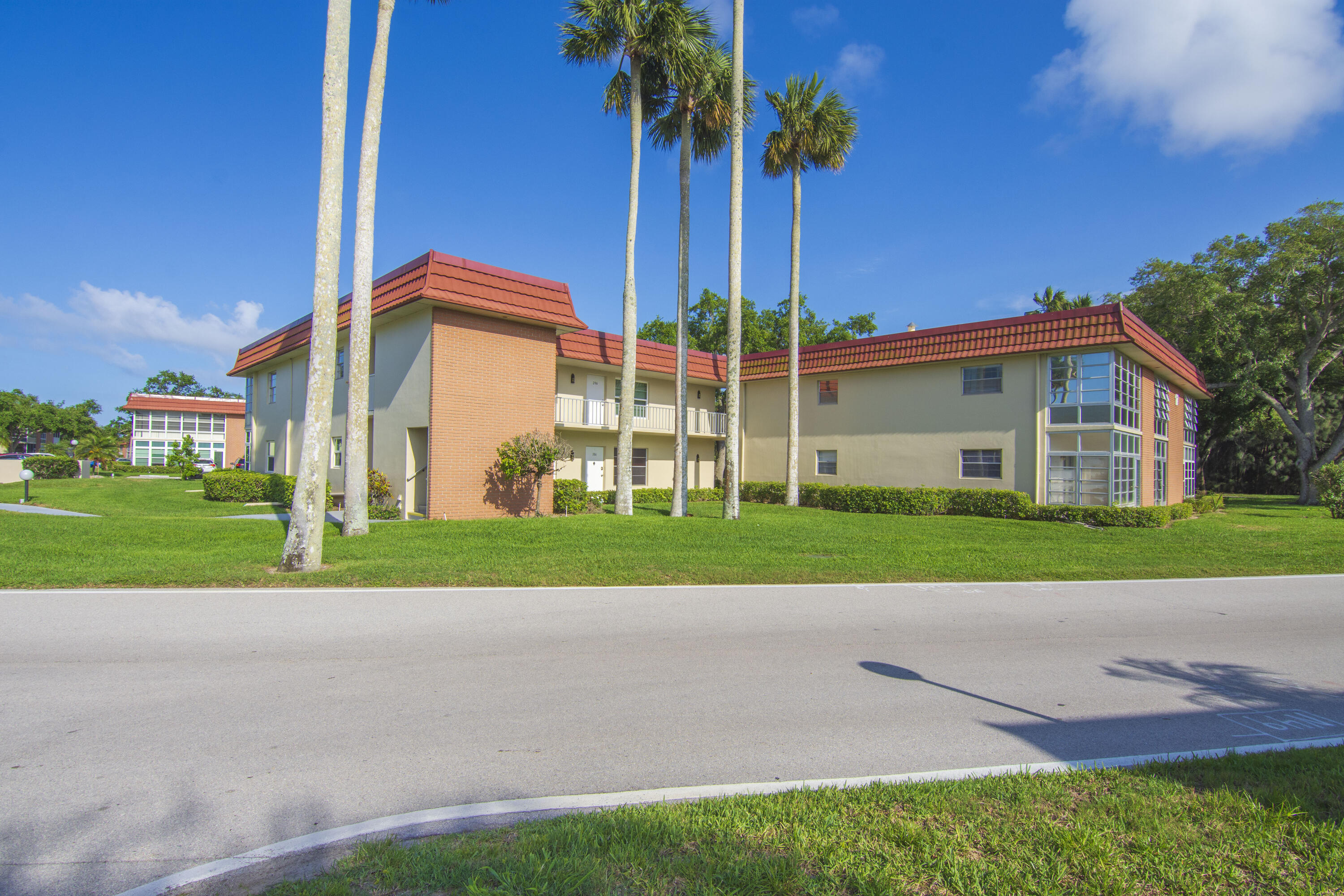 VISTA ROYALE PHASE IV BLDGS 83-111 - Residential
