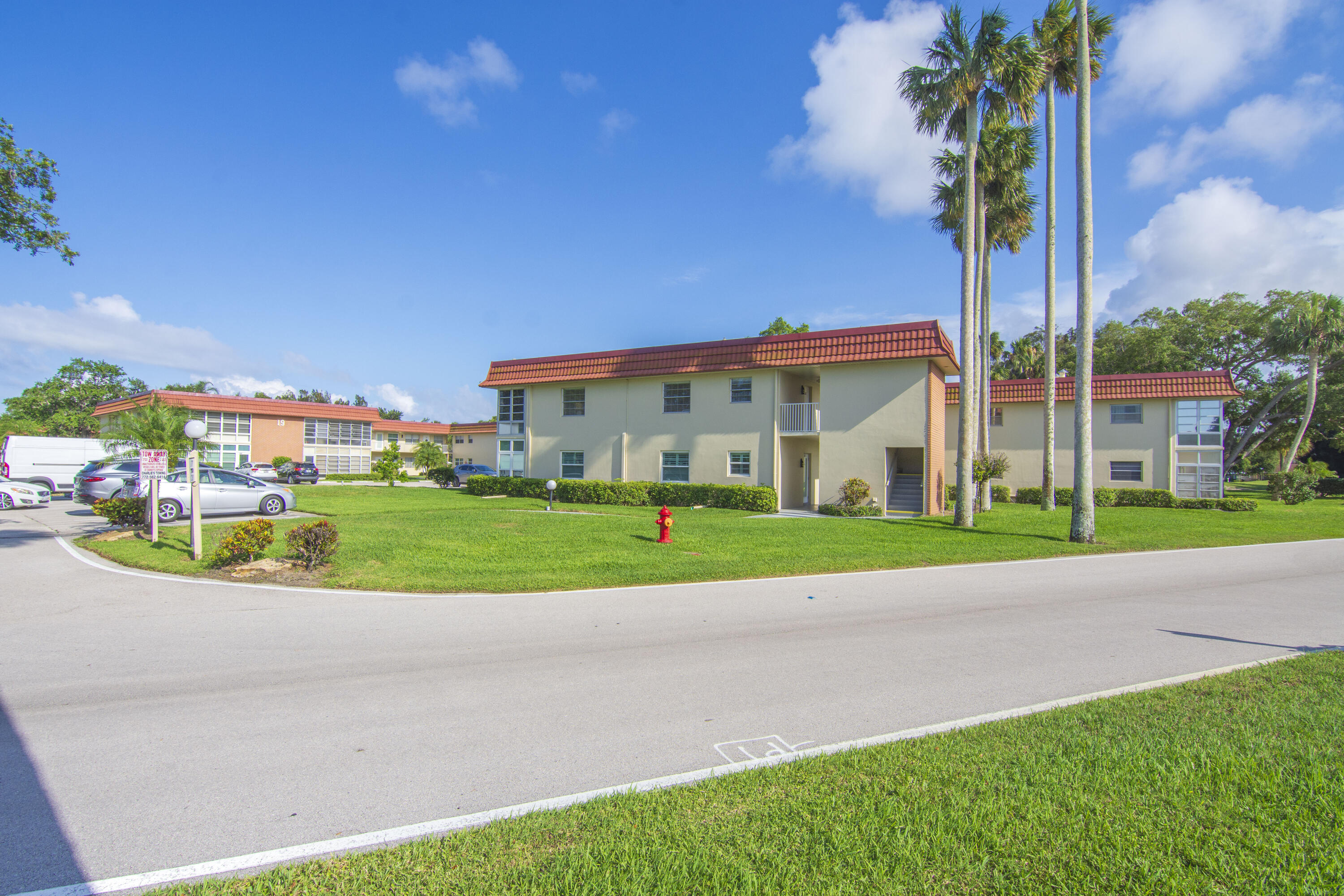 VISTA ROYALE PHASE IV BLDGS 83-111 - Residential