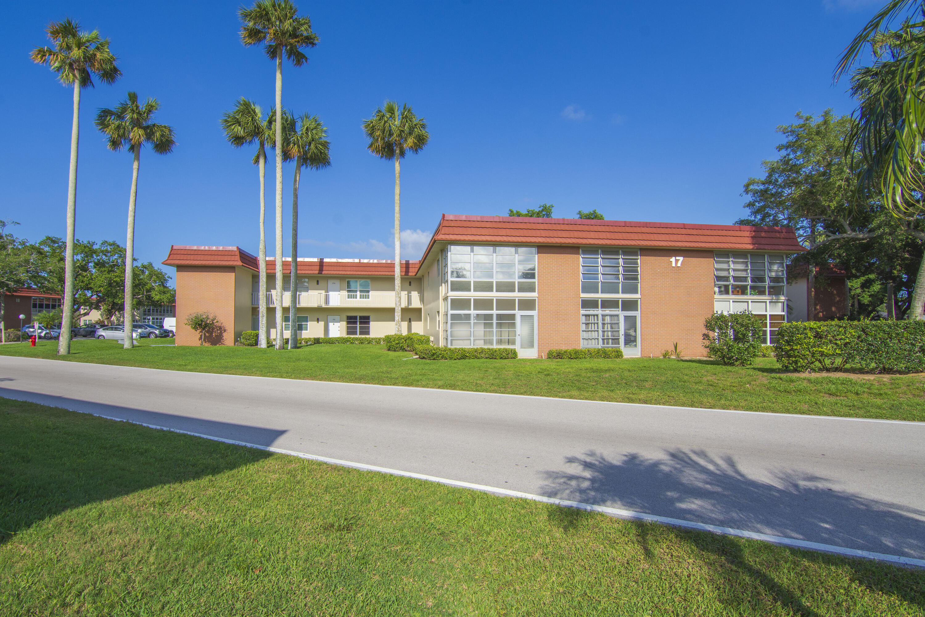VISTA ROYALE PHASE IV BLDGS 83-111 - Residential