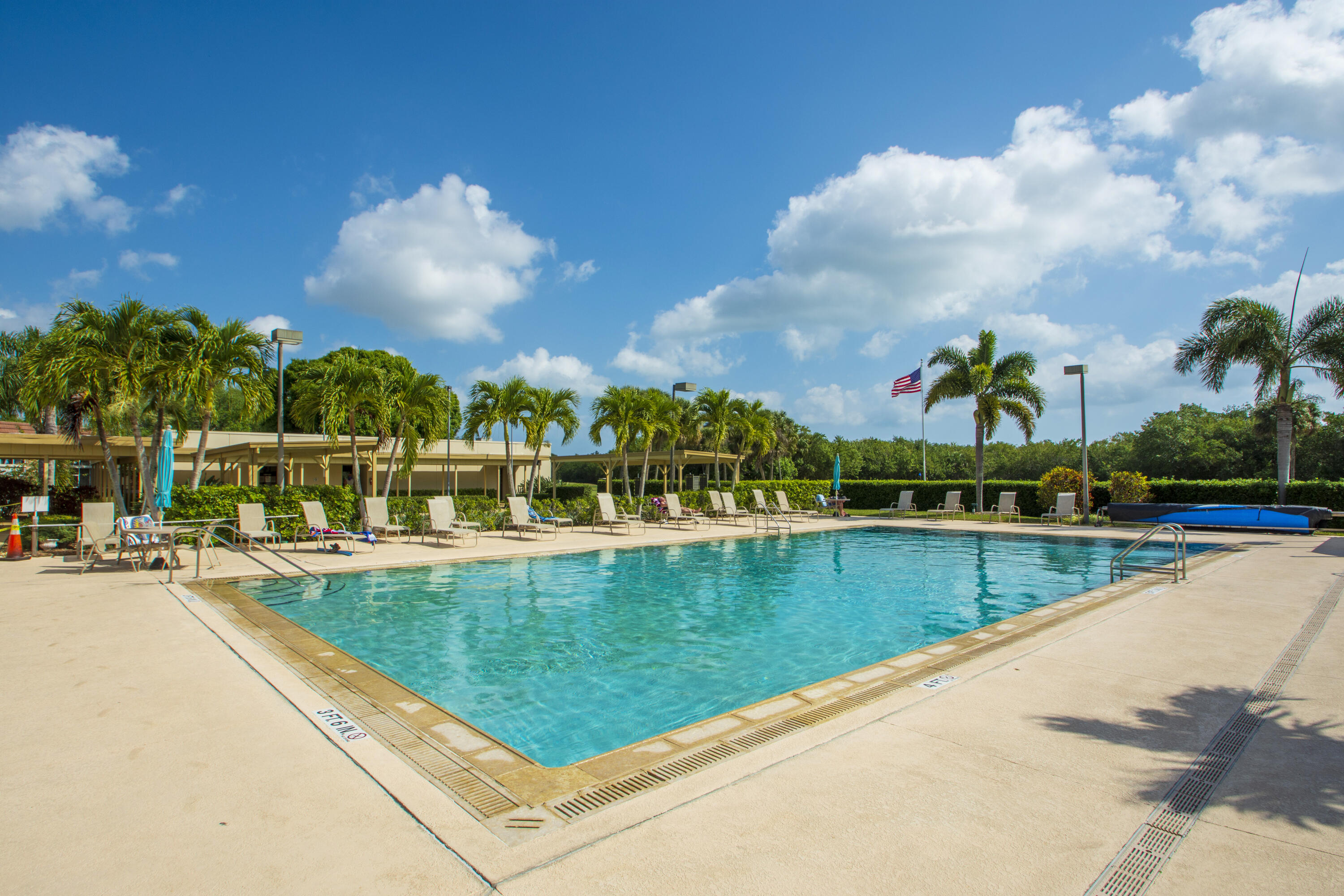 VISTA ROYALE PHASE IV BLDGS 83-111 - Residential