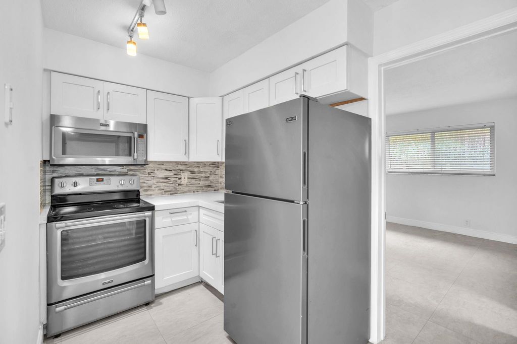 Photo of 1101 NE 18th Avenue #4, Fort Lauderdale, FL 33304 (MLS # F10496848)