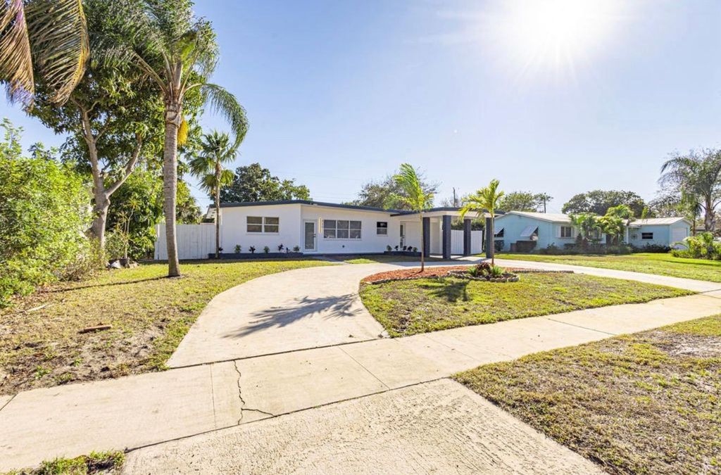 Photo of 430 E Ilex Drive, West Palm Beach, FL 33403 (MLS # R11166564)