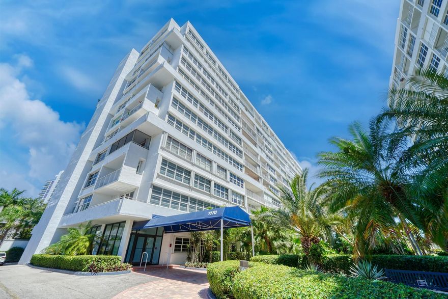 Welcome home to Fort Lauderdale, Prime location. First floor spacious 1 bedroom 1.5-bathroom condo. This unit has direct access to the swimming pool, beautiful courtyard, BBQ area, fitness center on the middle river. Rare 2 parking spaces - 1 covered! Hurricane impact windows and doors. Brand new private dock, with available dock space.