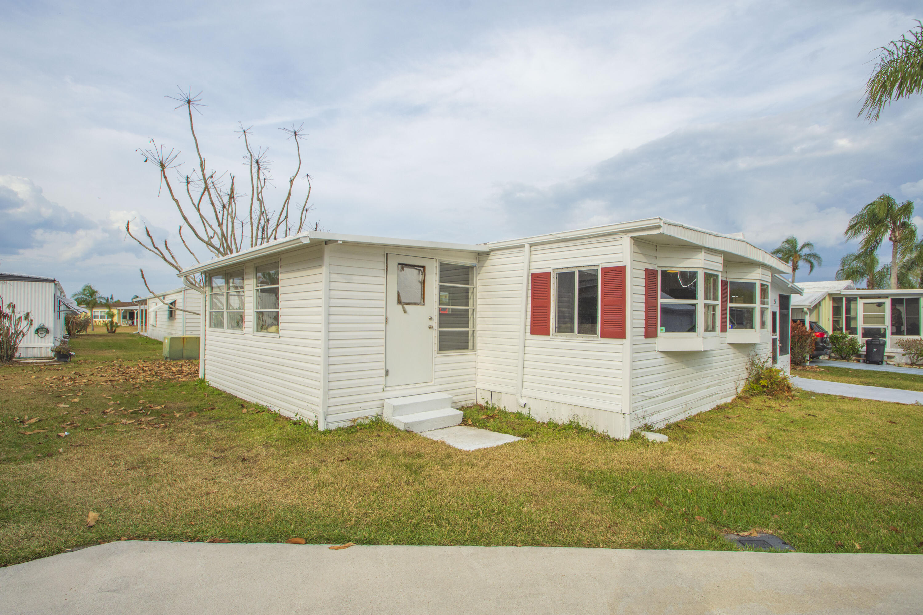 Spanish Lakes Riverfront - Residential