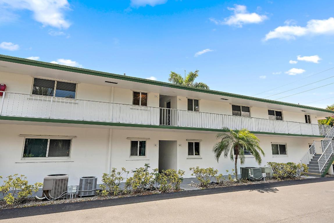 TEQUESTA GARDEN CONDO 6 - Residential