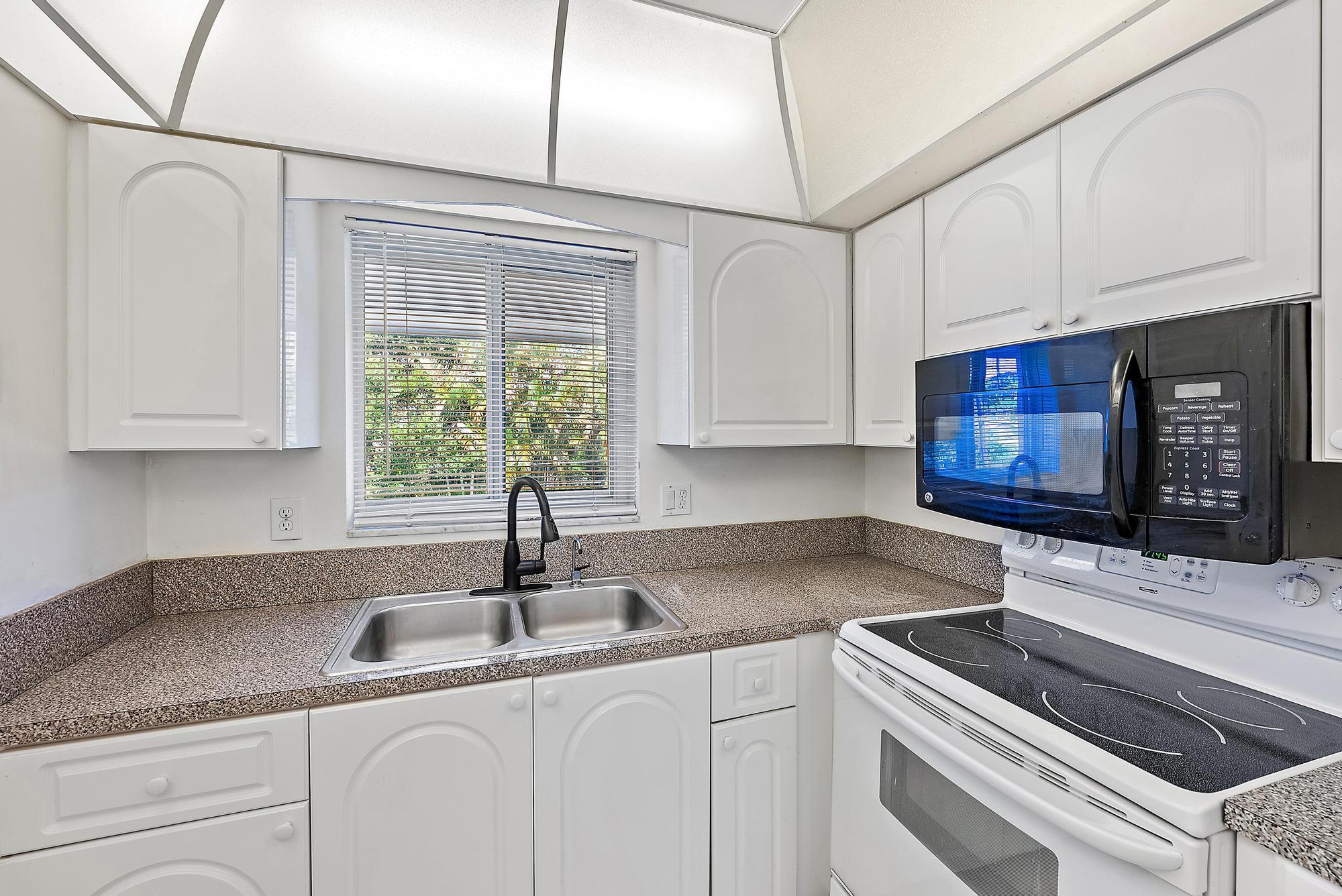 TEQUESTA GARDEN CONDO 6 - Residential