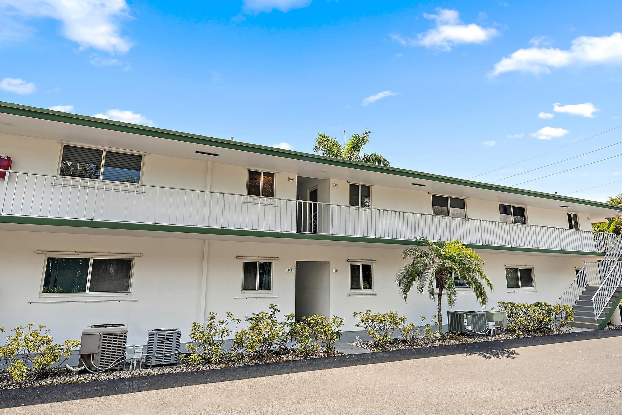 TEQUESTA GARDEN CONDO 6 - Residential