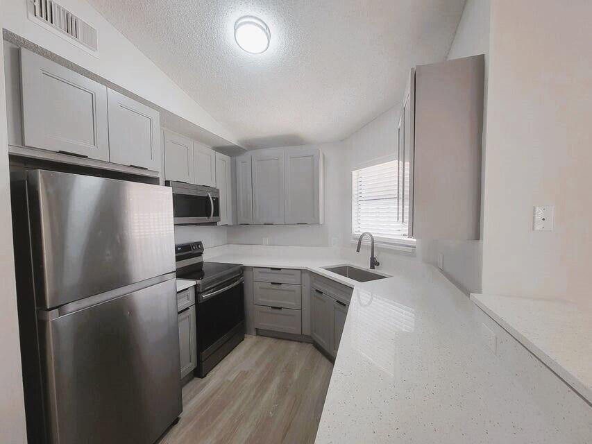 STONES THROW TOWNHOMES - Residential Lease