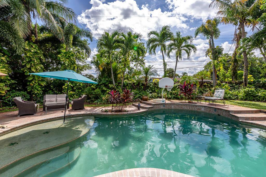 CRESCENT HEIGHTS - Residential Lease