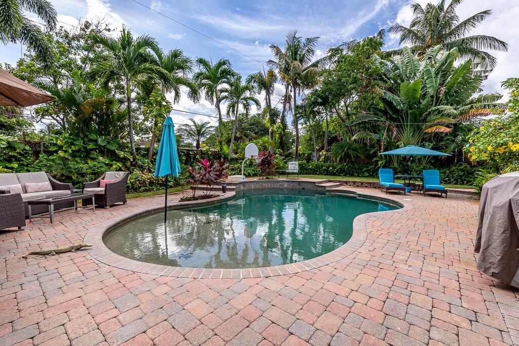 CRESCENT HEIGHTS - Residential Lease