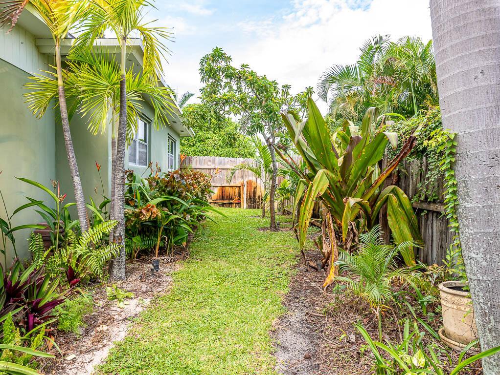 CRESCENT HEIGHTS - Residential Lease