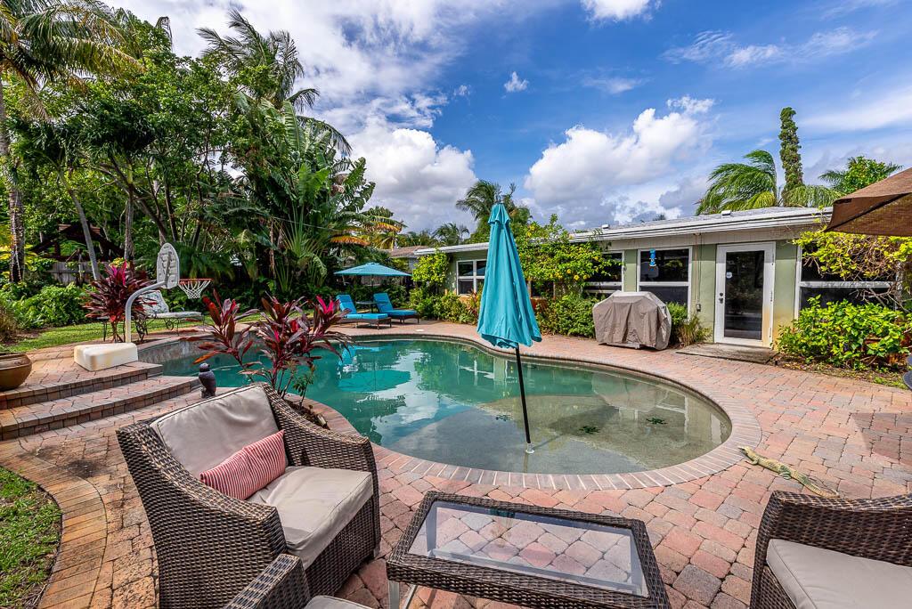 CRESCENT HEIGHTS - Residential Lease