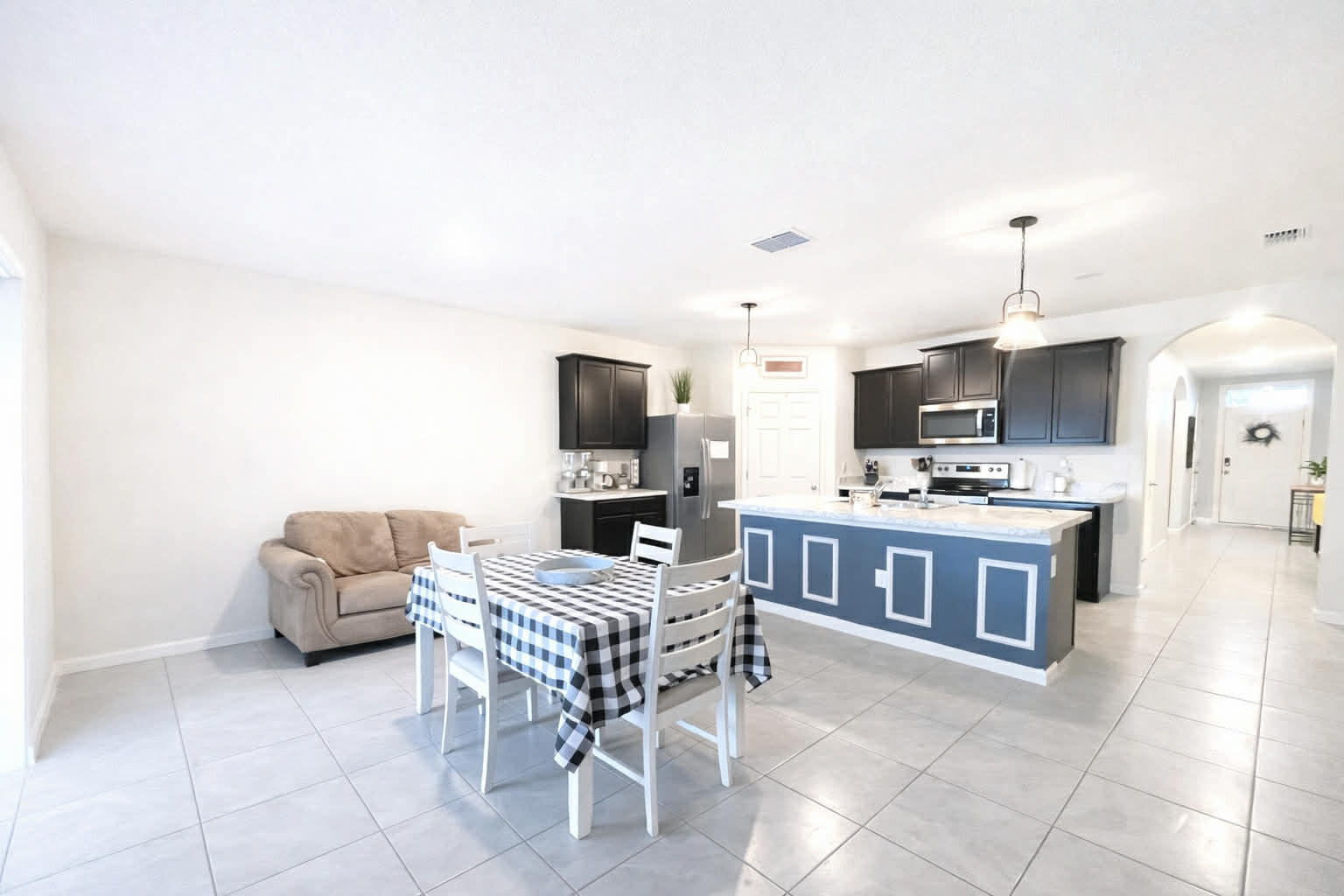 1040 SW Canary Terrace