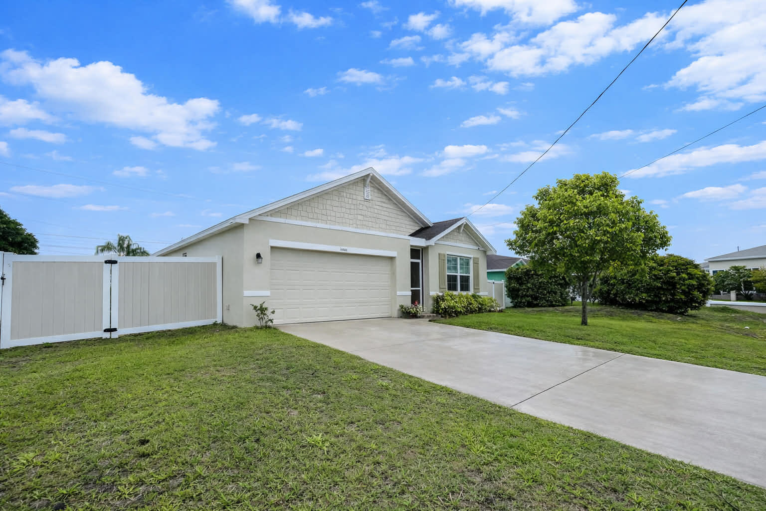 1040 SW Canary Terrace