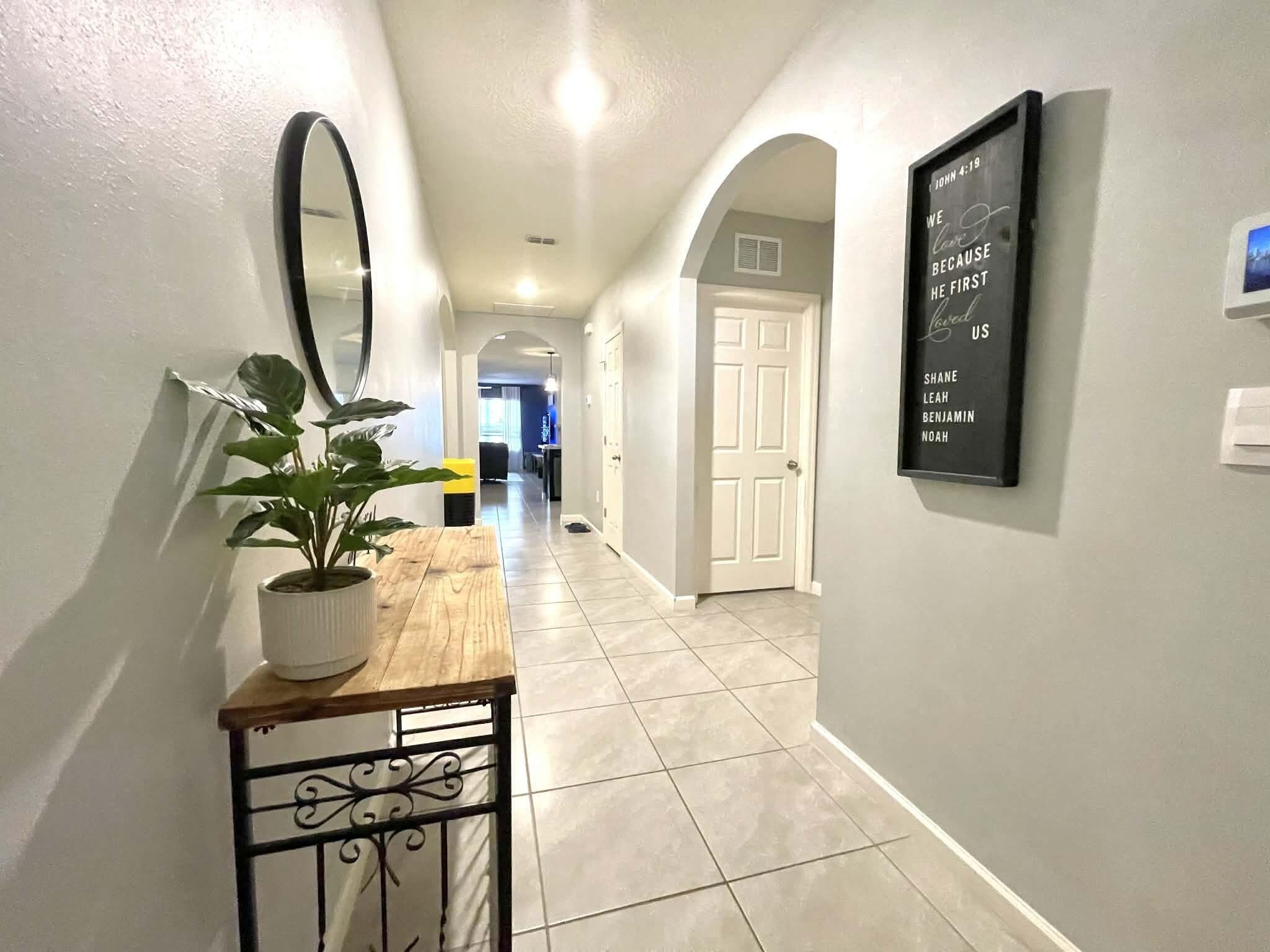 1040 SW Canary Terrace