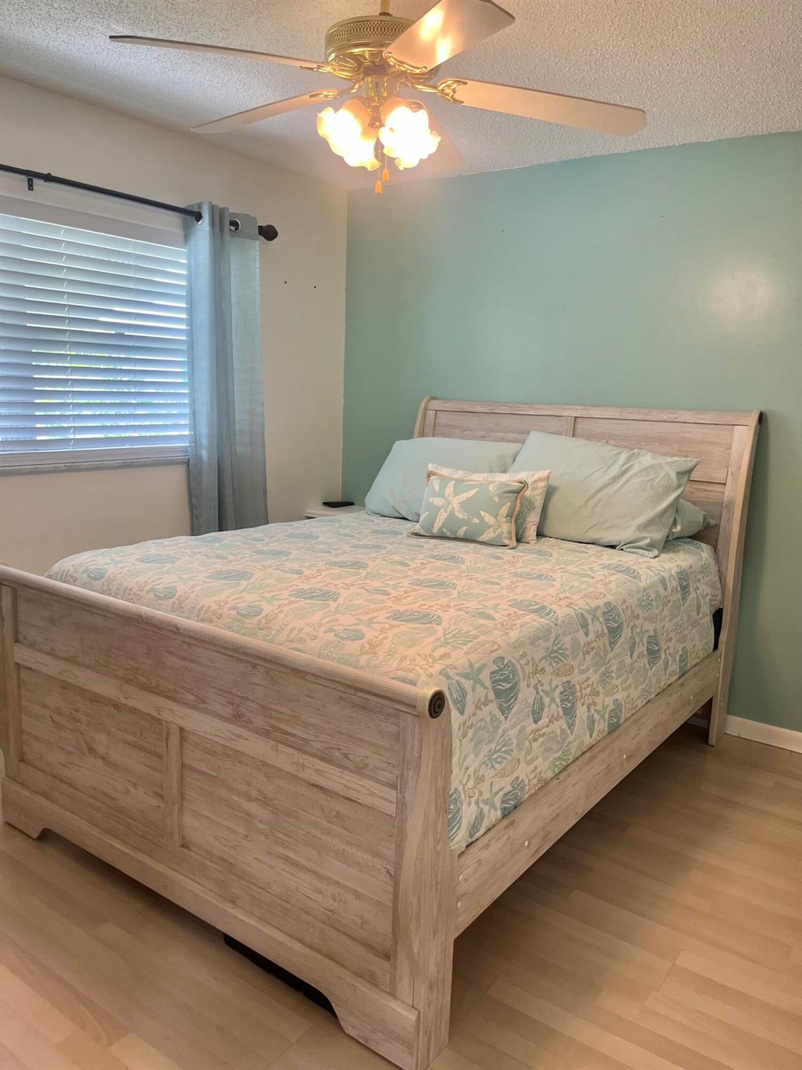 2100 SW Lake Circle Drive 109, Boynton Beach, FL, 33426/$190,000 4 2100 SW Lake Circle Drive 109
