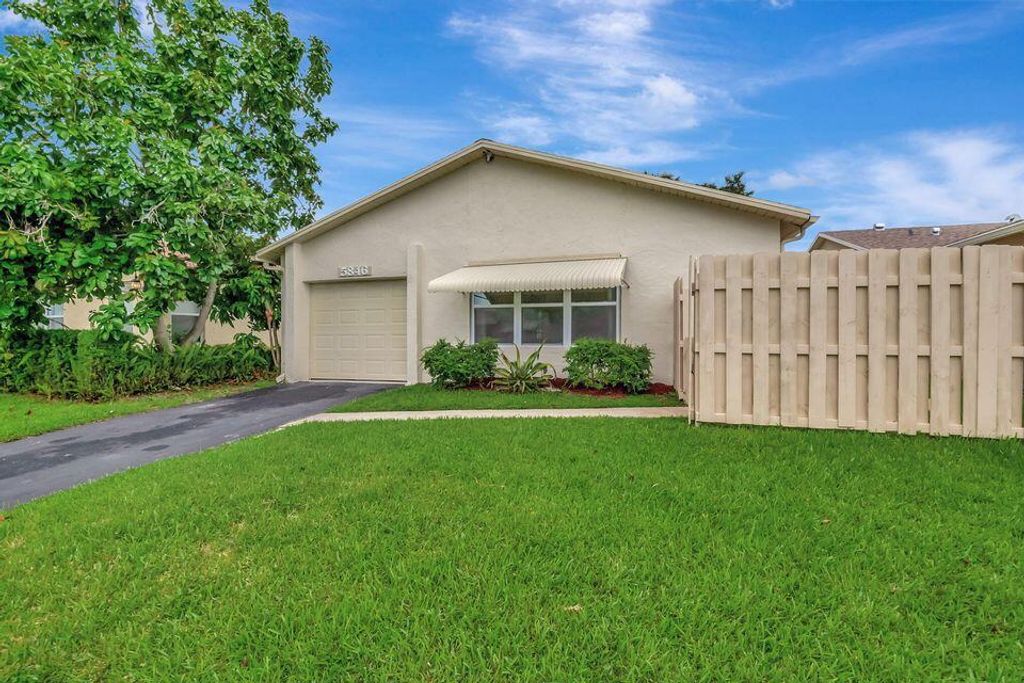 Photo of 5846 Mirror Lakes Boulevard, Boynton Beach, FL 33472 (MLS # R11116070)