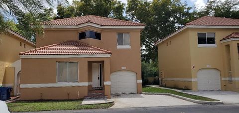 11291 LAKEVIEW 38 Coral Springs FL 33071