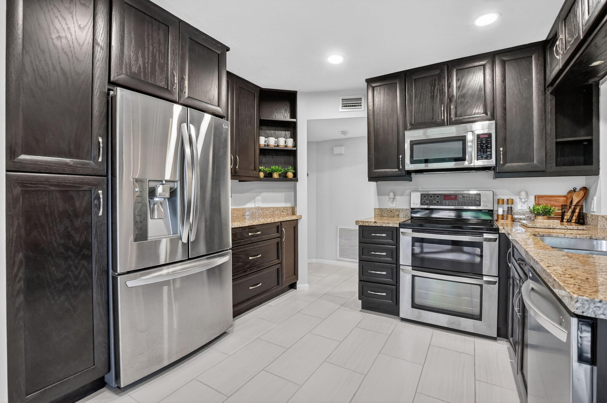 COACH HOUSES OF TOWN PLACE CONDO - Residential