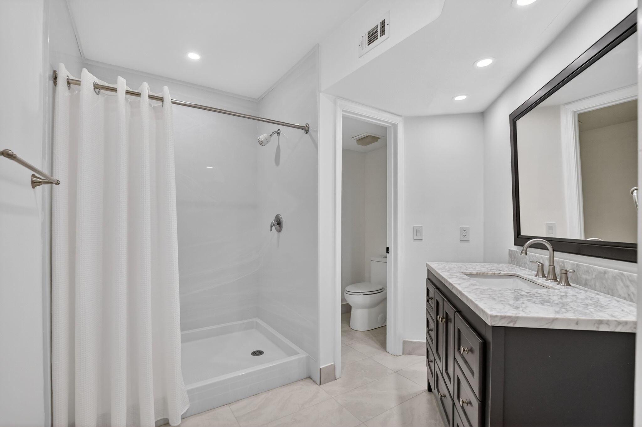 COACH HOUSES OF TOWN PLACE CONDO - Residential