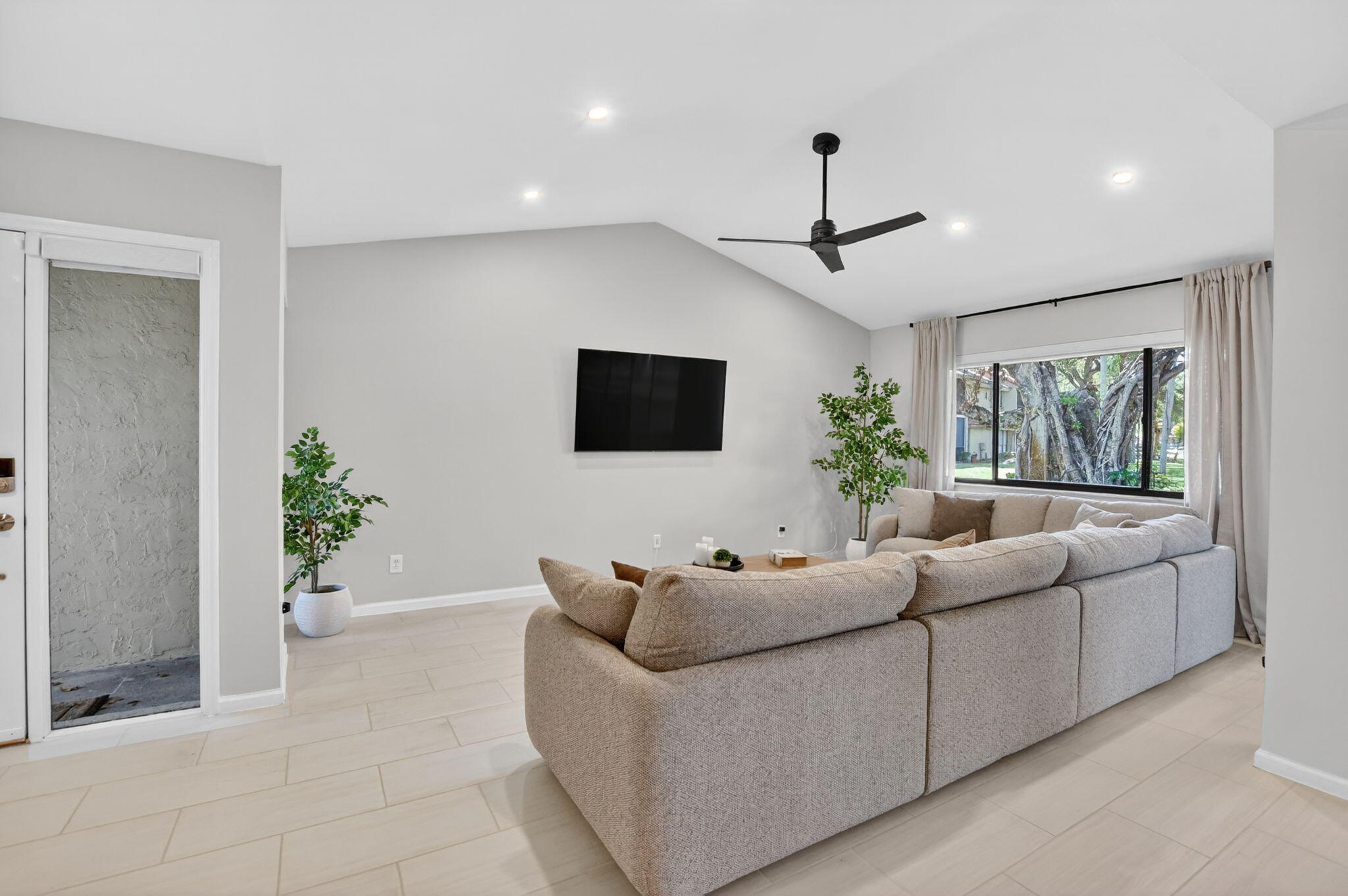 COACH HOUSES OF TOWN PLACE CONDO - Residential