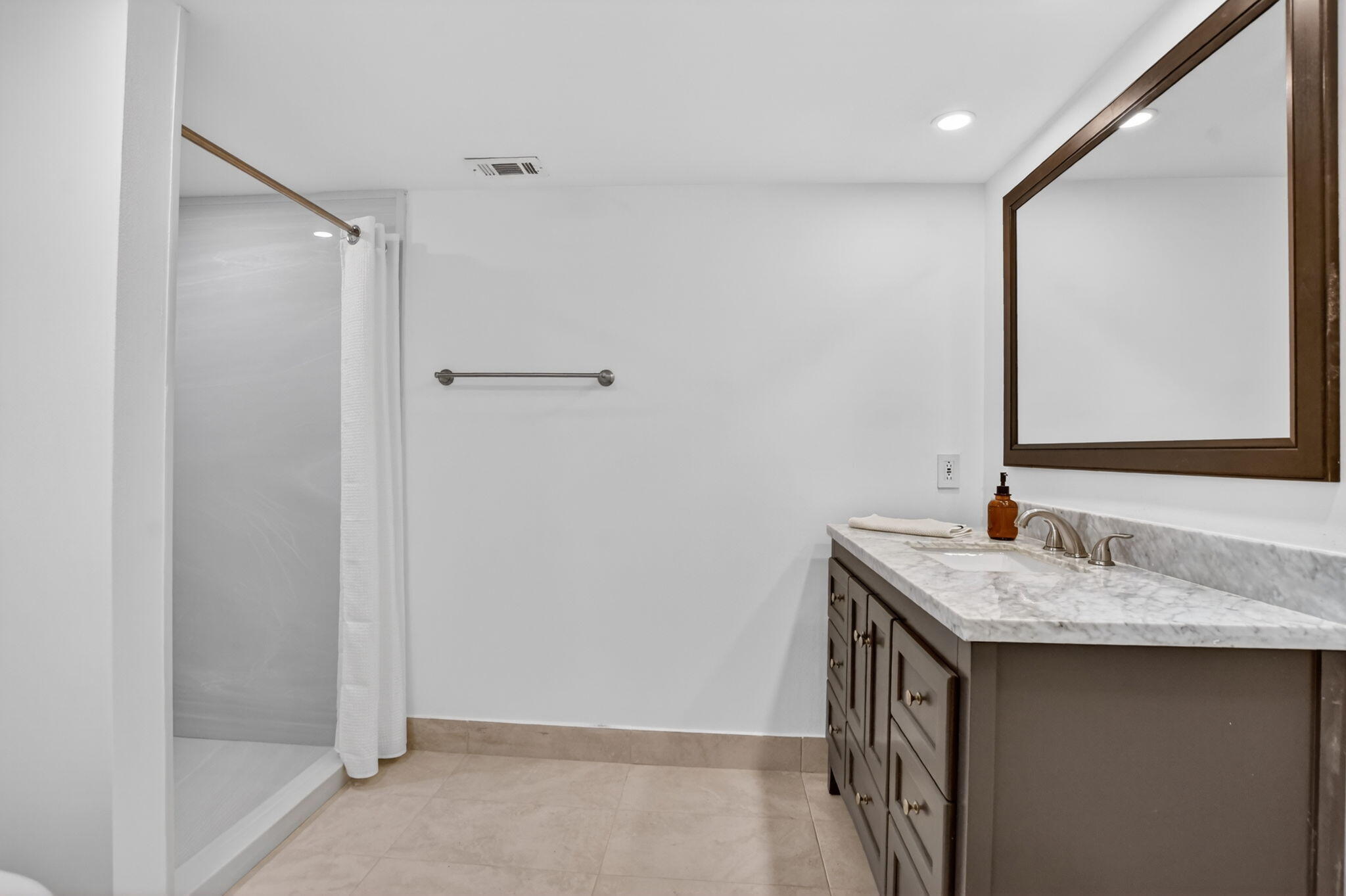 COACH HOUSES OF TOWN PLACE CONDO - Residential