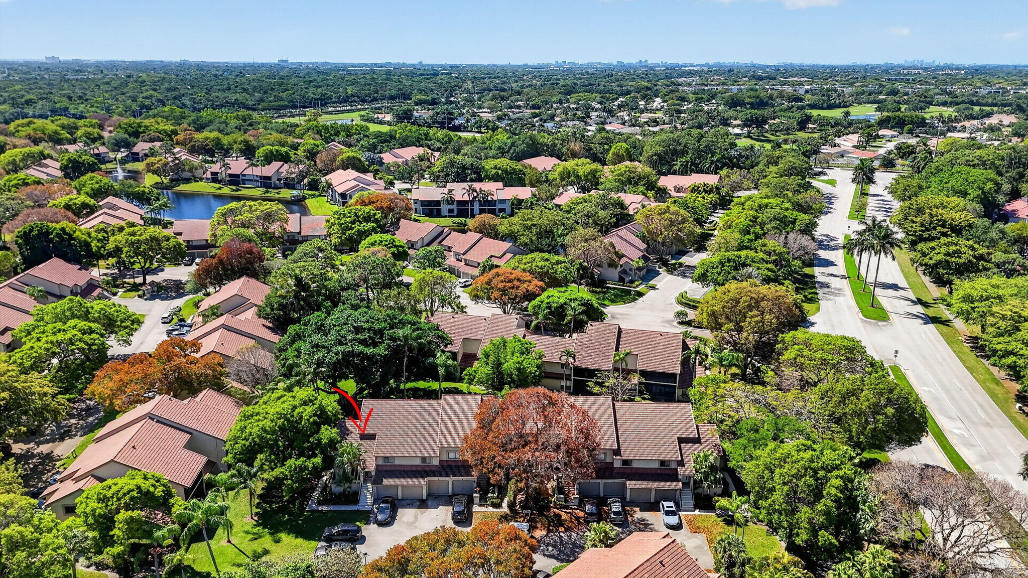 COACH HOUSES OF TOWN PLACE CONDO - Residential