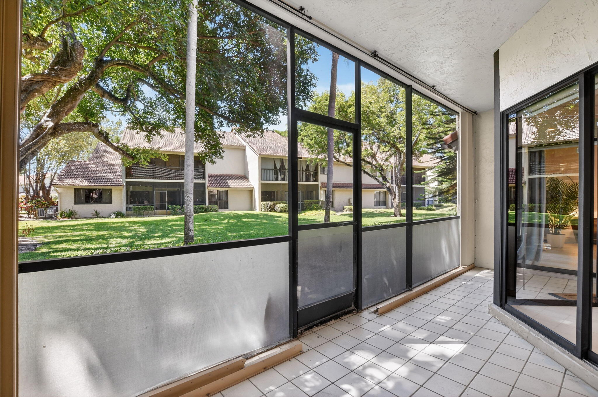 COACH HOUSES OF TOWN PLACE CONDO - Residential