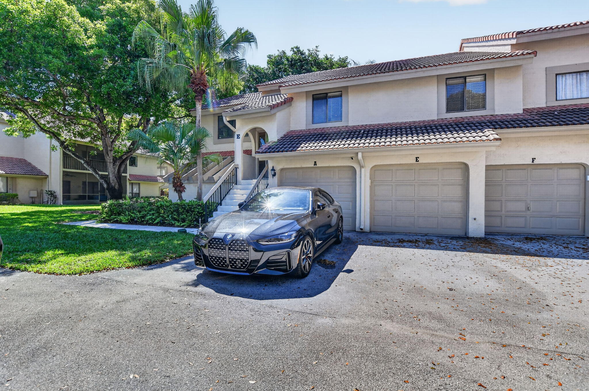 COACH HOUSES OF TOWN PLACE CONDO - Residential