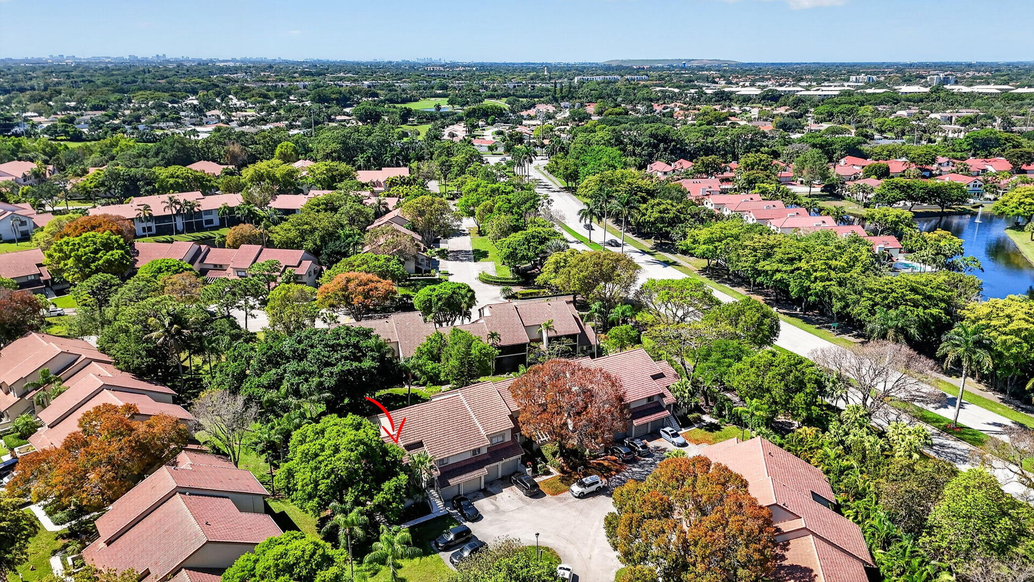 COACH HOUSES OF TOWN PLACE CONDO - Residential