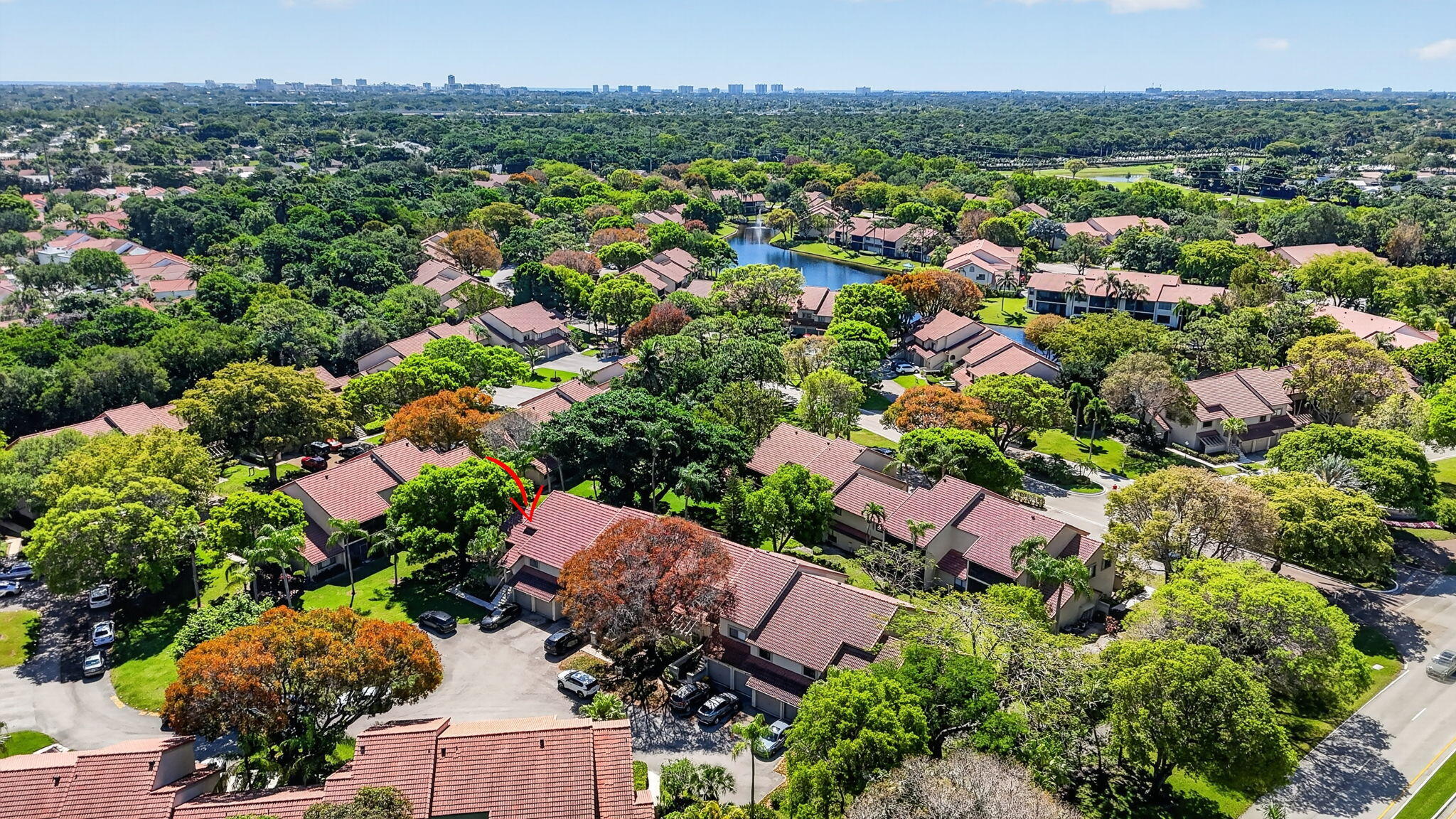 COACH HOUSES OF TOWN PLACE CONDO - Residential