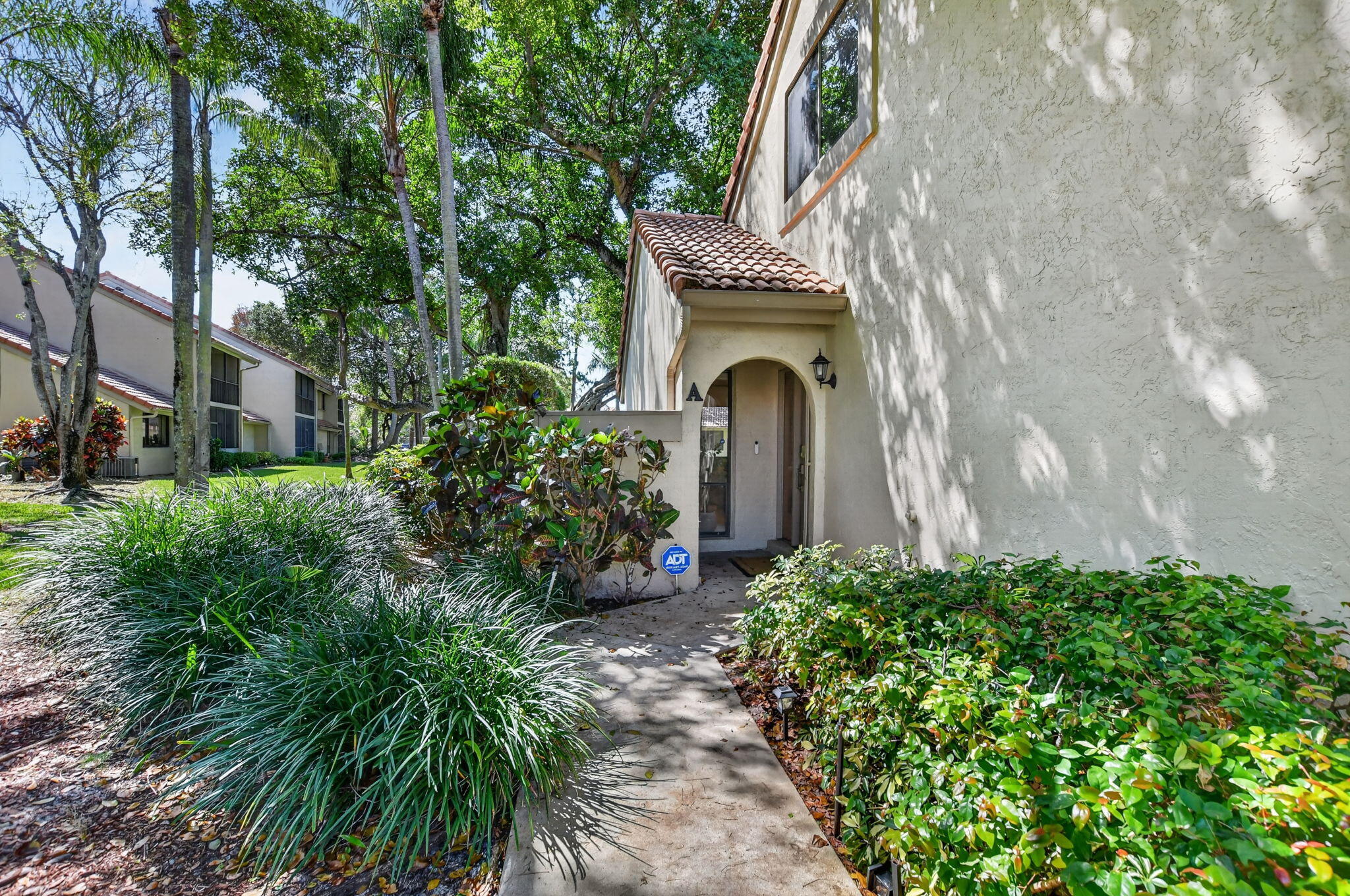 COACH HOUSES OF TOWN PLACE CONDO - Residential