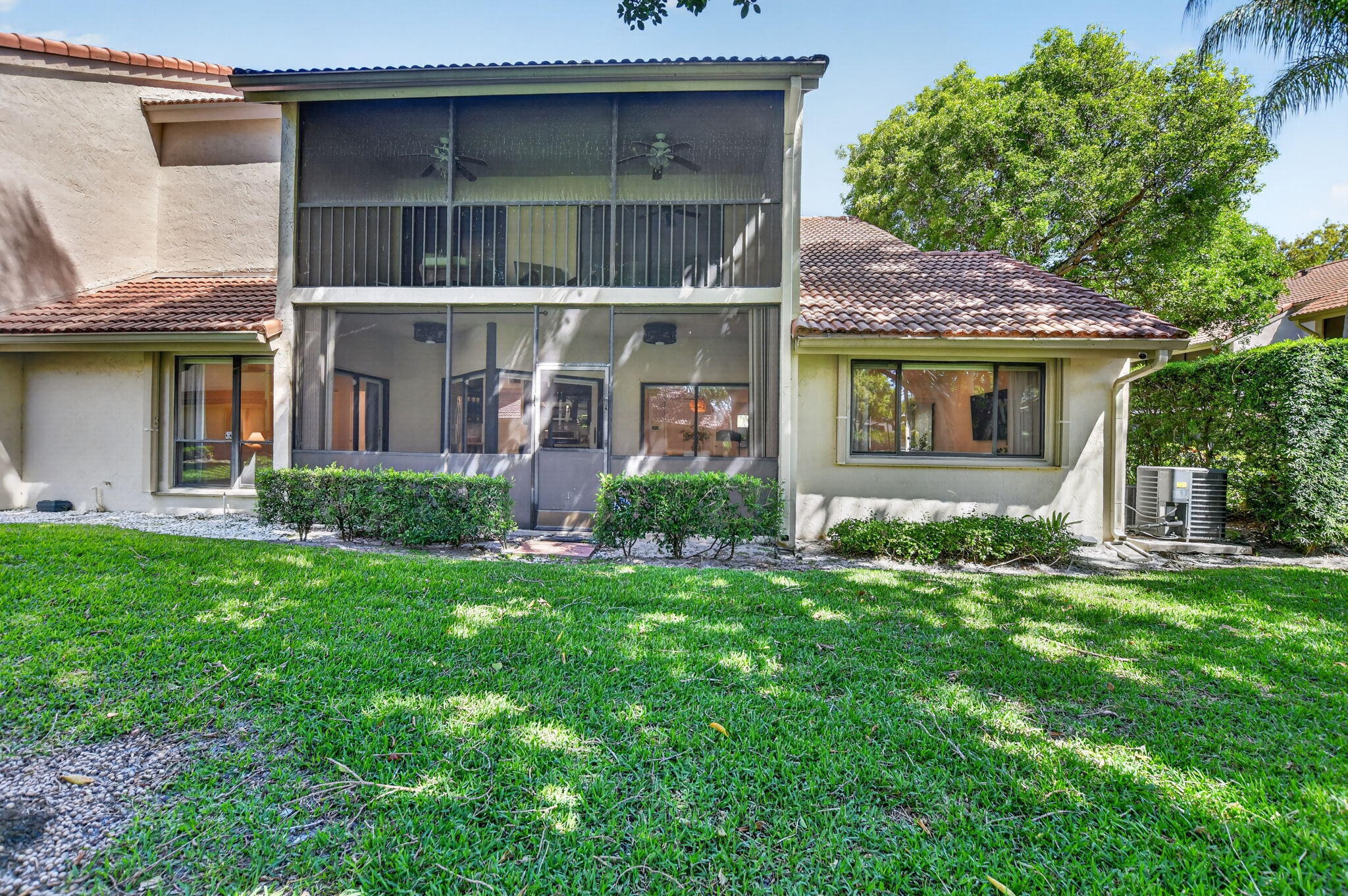 COACH HOUSES OF TOWN PLACE CONDO - Residential