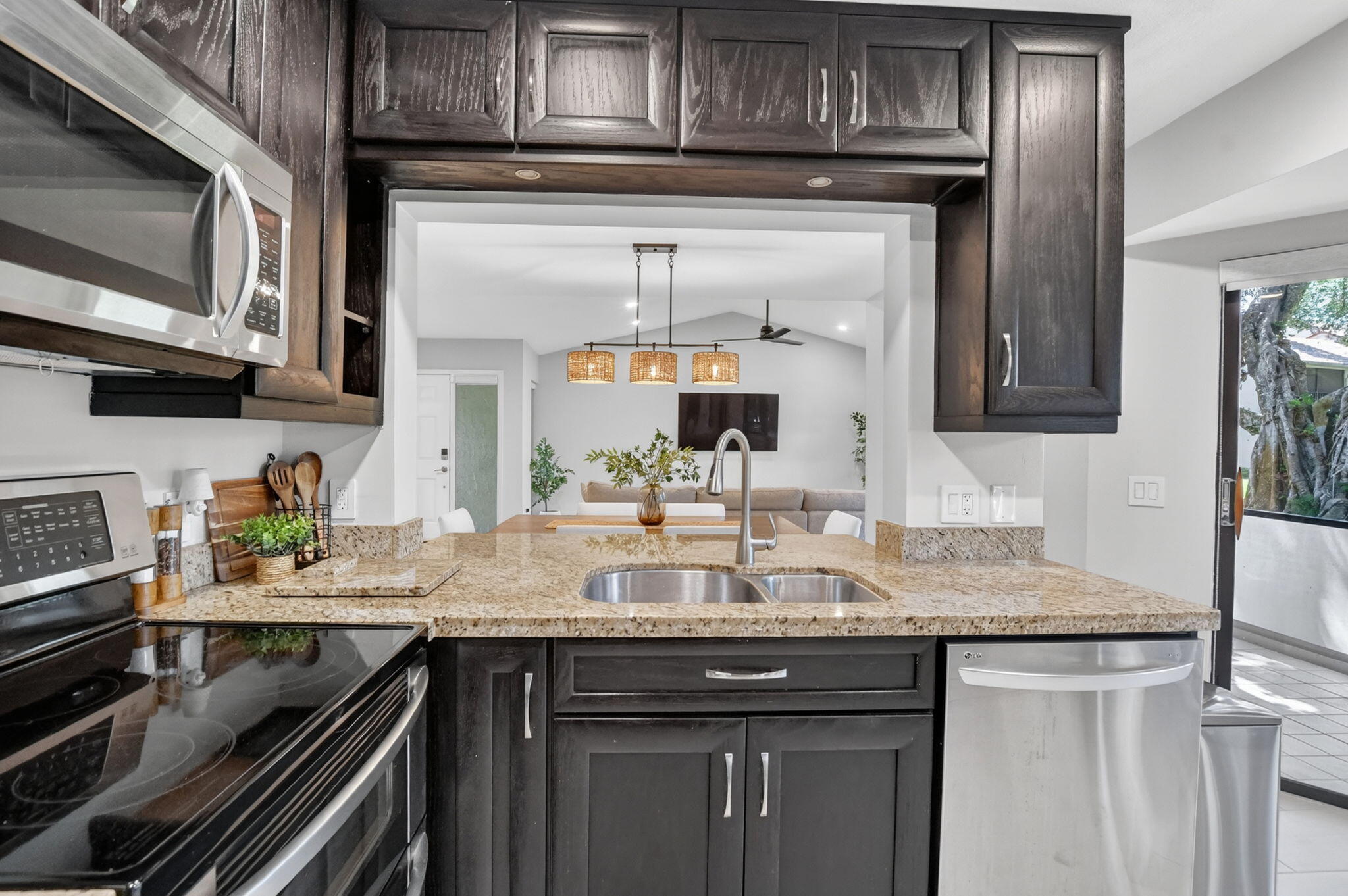 COACH HOUSES OF TOWN PLACE CONDO - Residential