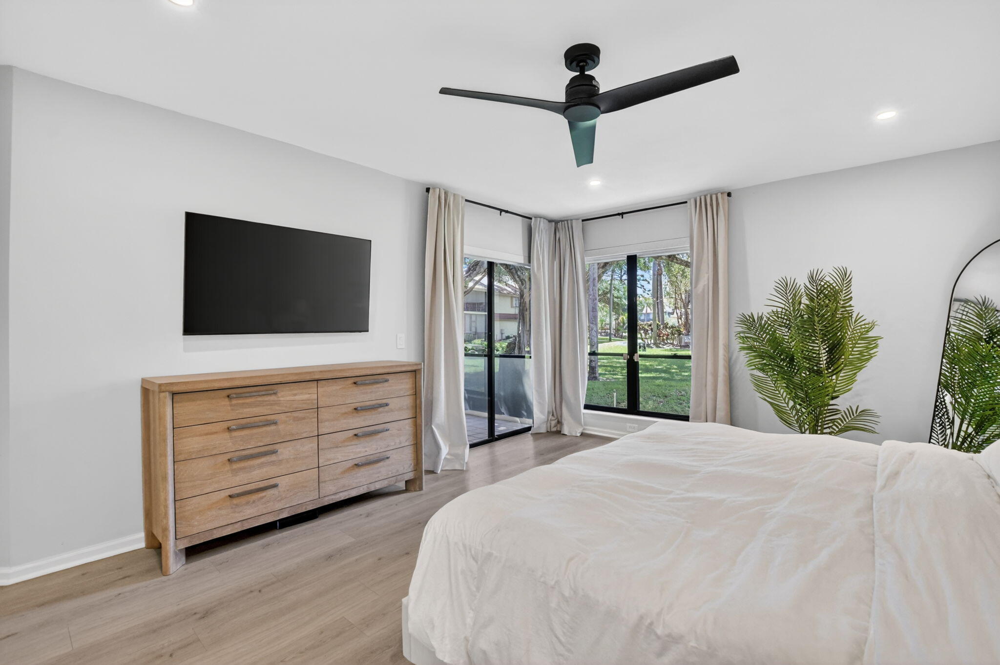 COACH HOUSES OF TOWN PLACE CONDO - Residential