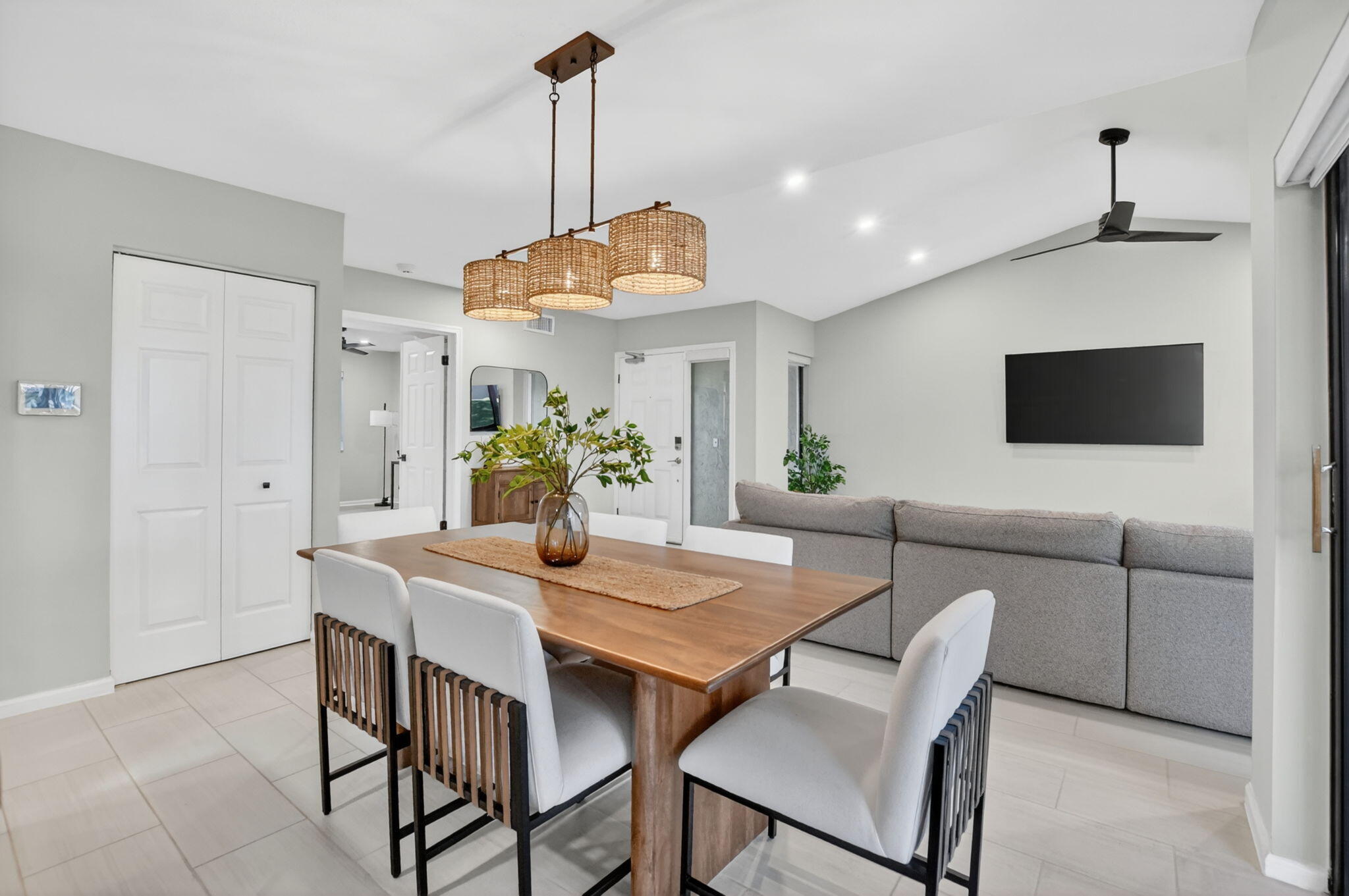 COACH HOUSES OF TOWN PLACE CONDO - Residential