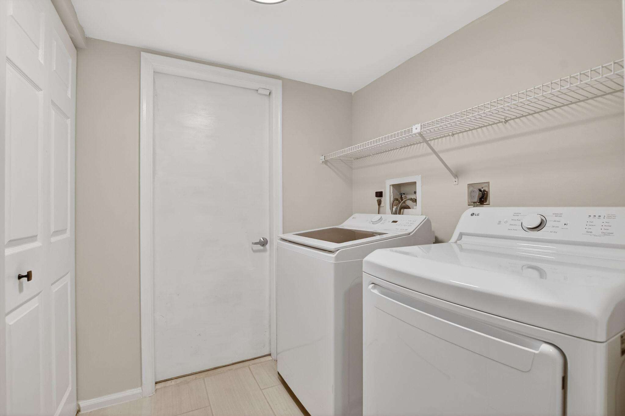 COACH HOUSES OF TOWN PLACE CONDO - Residential