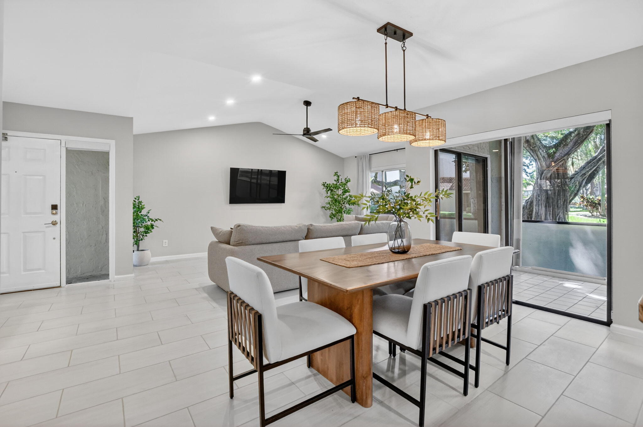 COACH HOUSES OF TOWN PLACE CONDO - Residential