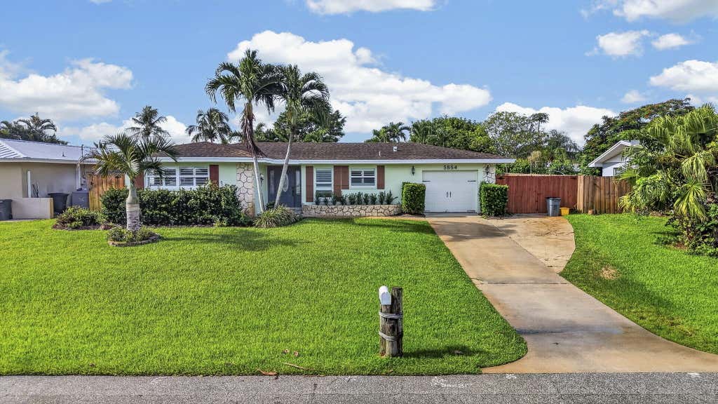 Photo of 3854 BUTTERCUP Circle S, Palm Beach Gardens, FL 33410 (MLS # B26061903)